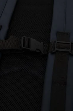 Γυναικεία Σακίδια πλάτης Σακίδιο πλάτης Rains 14030 Rolltop Rucksack Reflective ναυτικό μπλε, -Ρούχα Rains unnamed file 1083