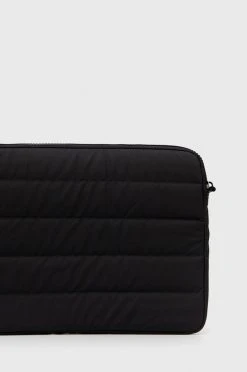 Γυναικεία Θήκες για γυναίκες Θήκη φορητού υπολογιστή Rains Laptop Cover Quilted 15” χρώμα: μαύρο 7 Γυναικεία Θήκες για γυναίκες Θήκη φορητού υπολογιστή Rains Laptop Cover Quilted 15” χρώμα: μαύρο -Ρούχα Rains unnamed file 1098