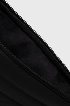 Γυναικεία Θήκες για γυναίκες Θήκη φορητού υπολογιστή Rains Laptop Cover Quilted 15” χρώμα: μαύρο 9 Γυναικεία Θήκες για γυναίκες Θήκη φορητού υπολογιστή Rains Laptop Cover Quilted 15” χρώμα: μαύρο -Ρούχα Rains unnamed file 1100