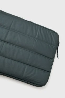 Γυναικεία Θήκες για γυναίκες Θήκη φορητού υπολογιστή Rains Laptop Cover Quilted 13” χρώμα: πράσινο -Ρούχα Rains unnamed file 1268