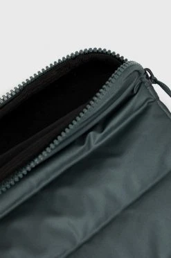 Γυναικεία Θήκες για γυναίκες Θήκη φορητού υπολογιστή Rains Laptop Cover Quilted 13” χρώμα: πράσινο -Ρούχα Rains unnamed file 1270